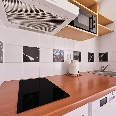 Apartament Rdc, Calme, Parking & Piscine Chauffee *