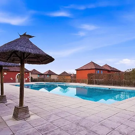 Rdc, Calme, Parking & Piscine Chauffee